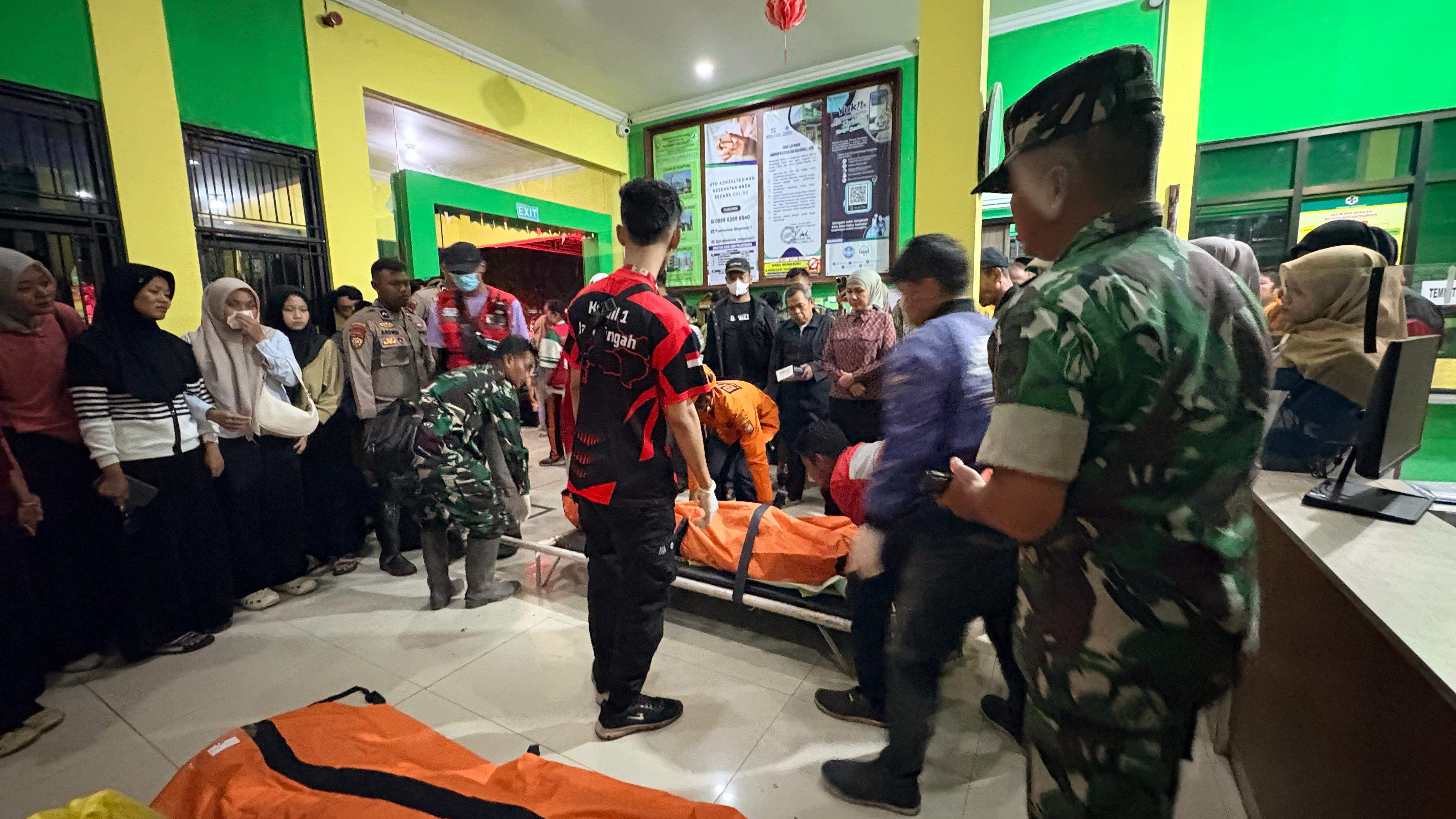 Pencarian panjang mahasiswa KKN UIN Walisongo Semarang yang hanyut di Sungai Getas, Kecamatan Singorojo, akhirnya berakhir.