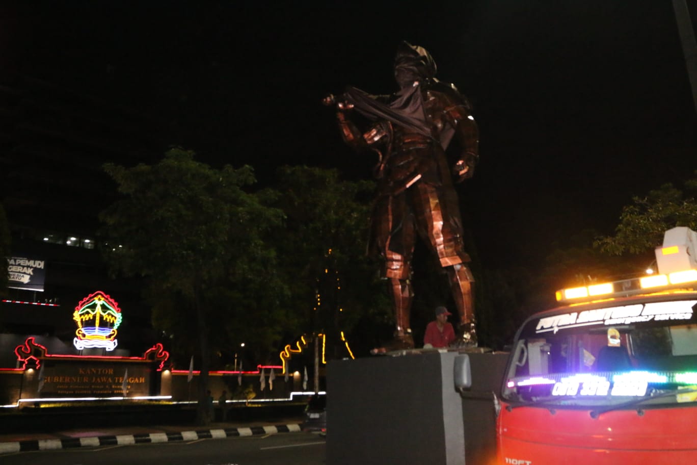 Patung Bima belum lama ini dipasang, dan akan diresmikan oleh Wali Kota Semarang, Agustina Wilujeng