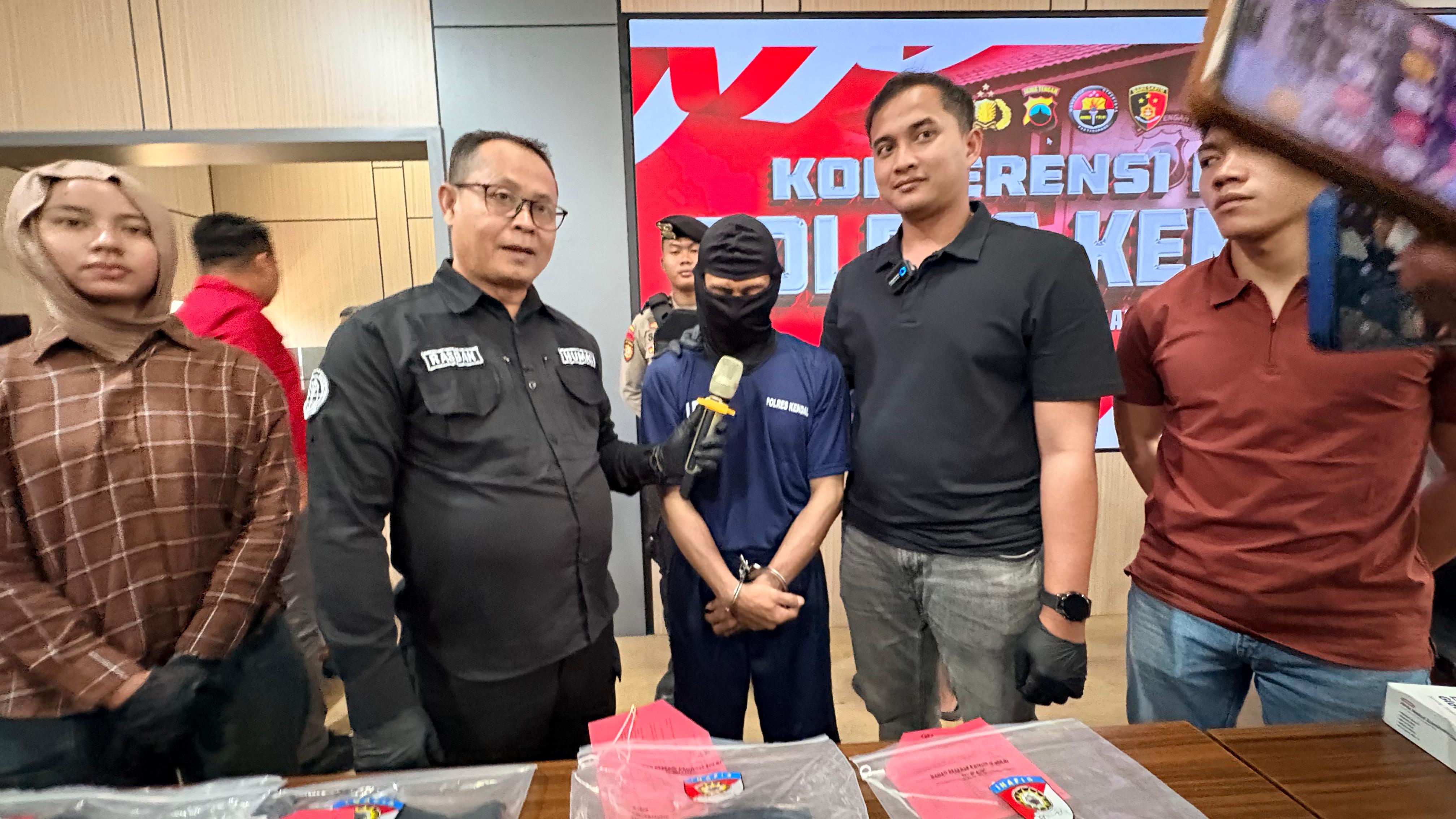Pelaku berinisial SA, 46, yang berstatus ASN sebagai Kasi Pelayanan Desa, kini resmi ditetapkan sebagai tersangka. (Budi Setiyawan/Jawa Pos Radar Semarang)