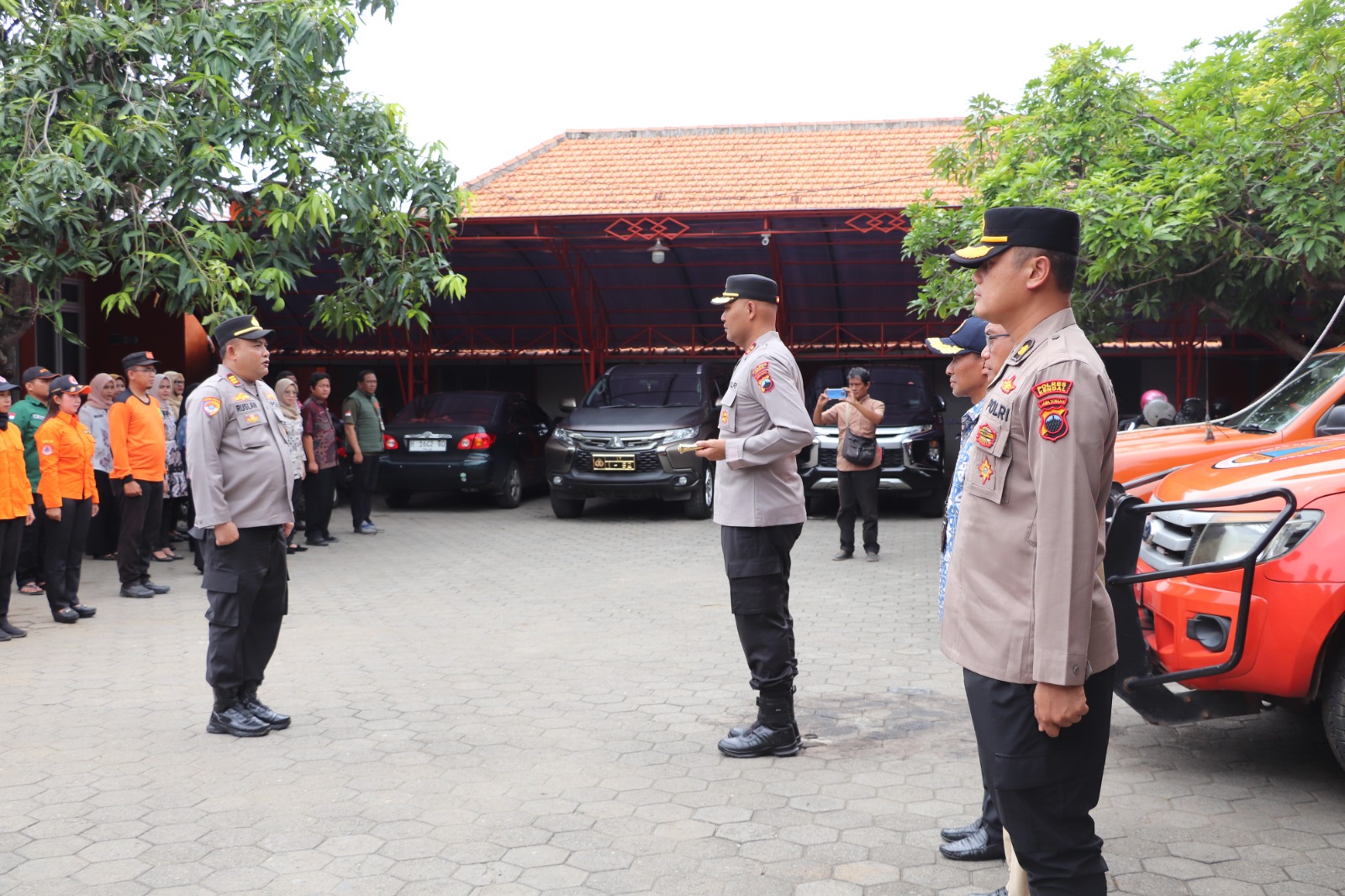 Tim gabungan BPBD, Polres Kendal, TNI, Basarnas, dan relawan menutup operasi Kamis (6/11/2025) dini hari, setelah seluruh korban ditemukan dalam kondisi meninggal dunia.