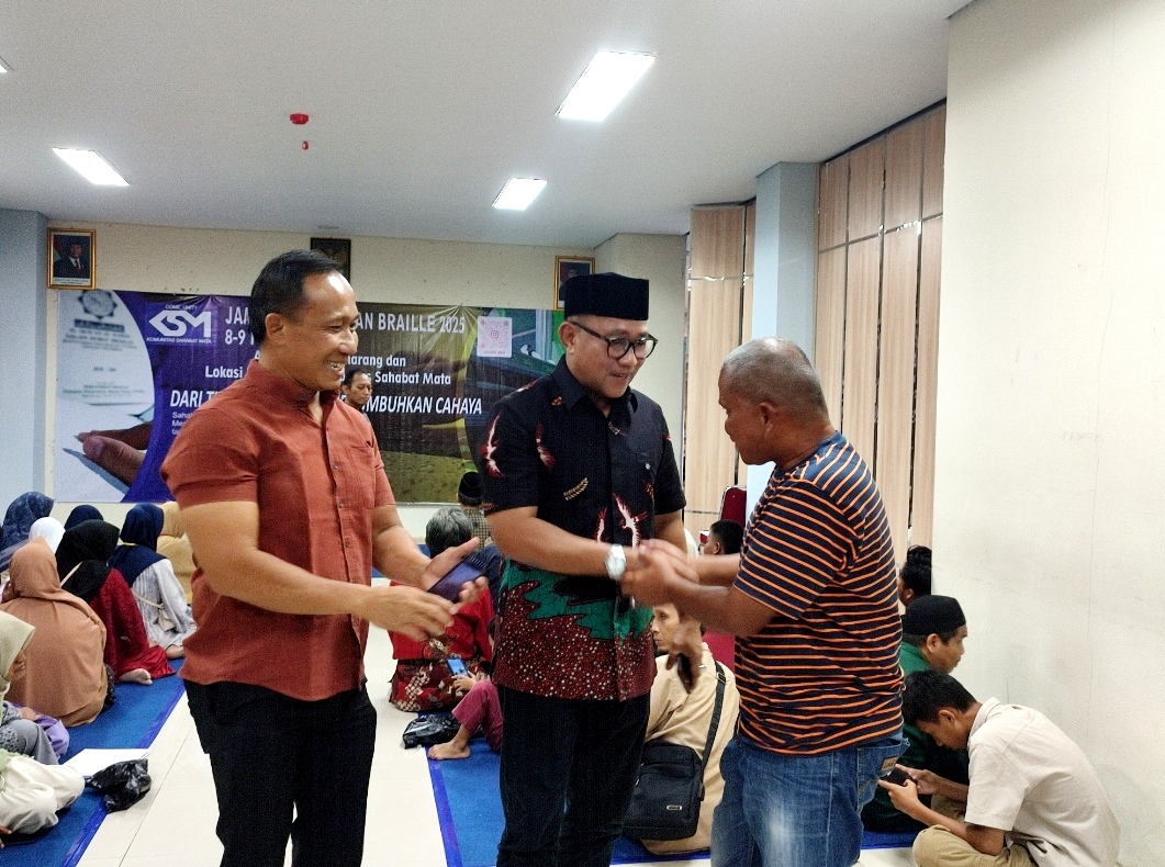 Wakil Wali Kota Semarang Iswar Aminuddin (tengah) & Pembina Sahabat Mata Zainal Petir (kiri) di Jambore Al-Qur&rsquo;an Braille Nasional 2025 yang diselenggarakan Sabtu-Minggu (8-9/11/2025) di Asrama Haji