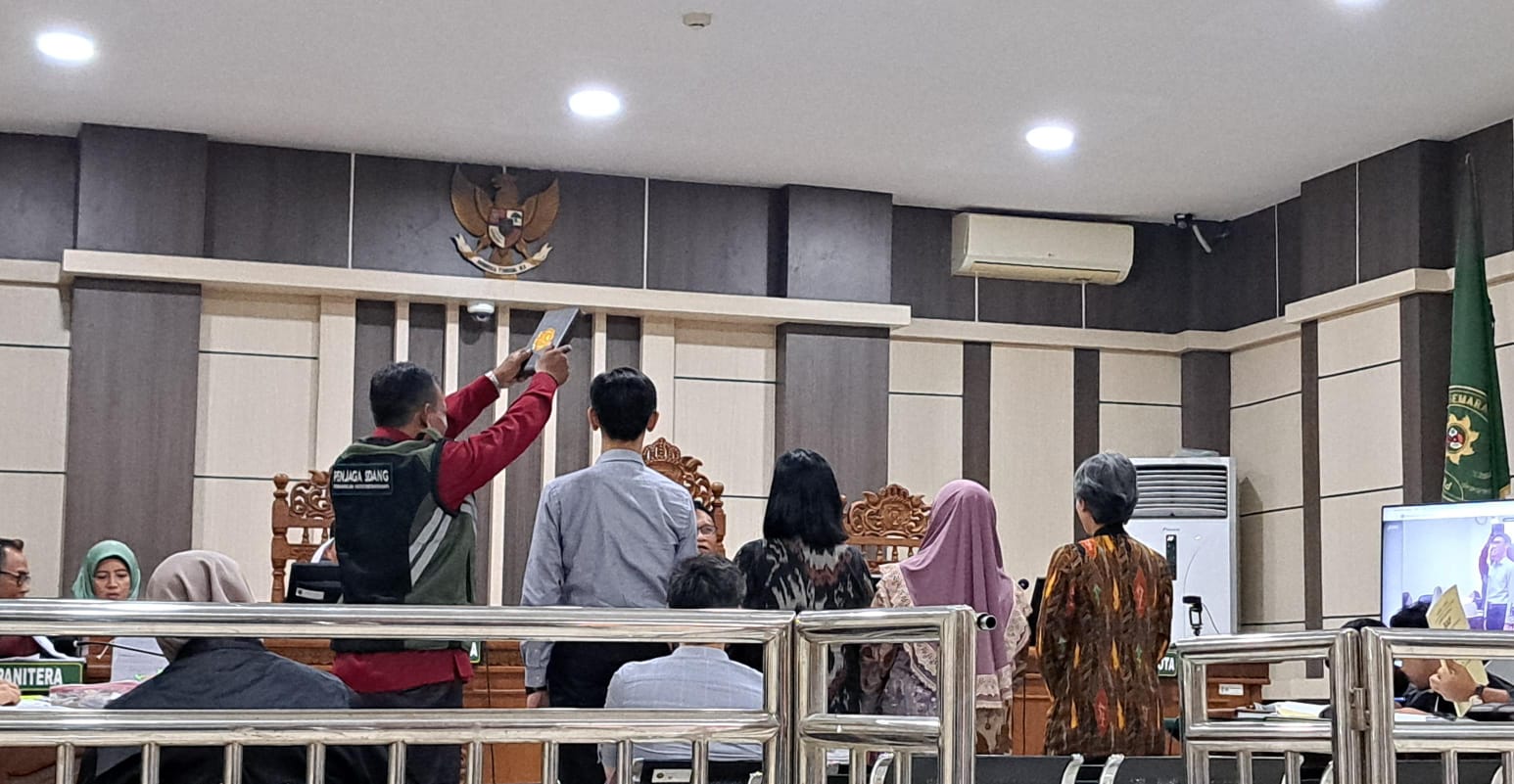 Kepala Dinas Kesehatan Provinsi Jawa Tengah, Yunita Dyah Suminar, menjadi saksi dalam sidang kasus dugaan korupsi pembelian tanah oleh PT CSA di Pengadilan Tipikor Semarang, Rabu (12/11/2025).