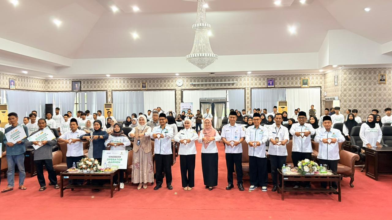 Baznas Kabupaten Kendal dan PT Paragon Technology and Innovation menggelar  pelatihan menjahit yg dilaksanakan di Gedung Paripurna DPRD Kendal, Rabu (12/11/2025).