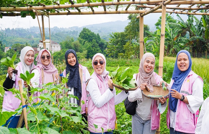 KESEHATAN IBU DAN ANAK: Srikandi PLN UIT JBT mengimplementasikan Program Srikandi Care meningkatkan kesehatan ibu dan anak di Desa Ciapus, Kabupaten Bandung, Selasa (11/11/2025).