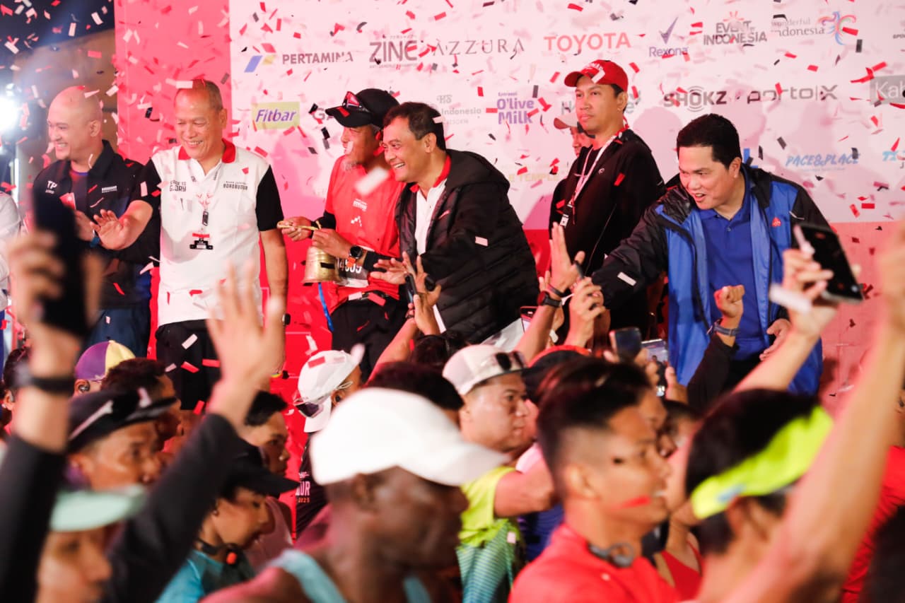 Gubernur Jateng Ahmad Luthfi dan Menpora Eric Tohir melepas ribuan pelari Borobudur Marathon