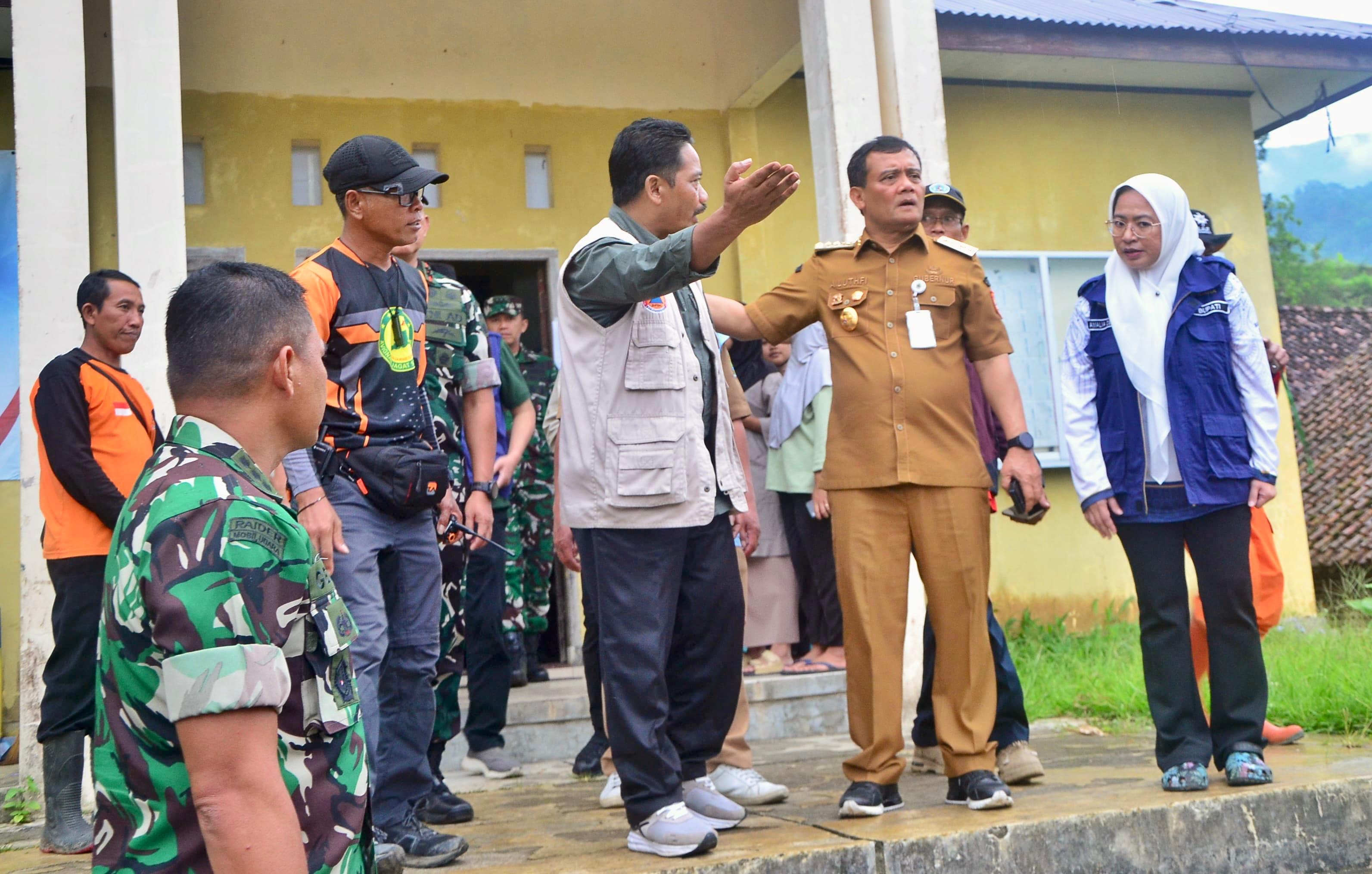 Gubernur Jawa Tengah Ahmad Luthfi memastikan seluruh warga Situkung dalam keadaan aman di pengungsian.