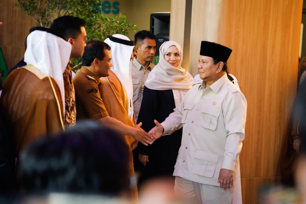 Gubernur Jawa Tengah, Ahmad Luthfi mendampingi Presiden RI Prabowo Subianto dan perwakilan Pemerintah Uni Emirat Arab (UEA) Syeikh Theyab Bin Mohamed Bin Zayed Al Nahyan meresmikan RS Kardiologi.