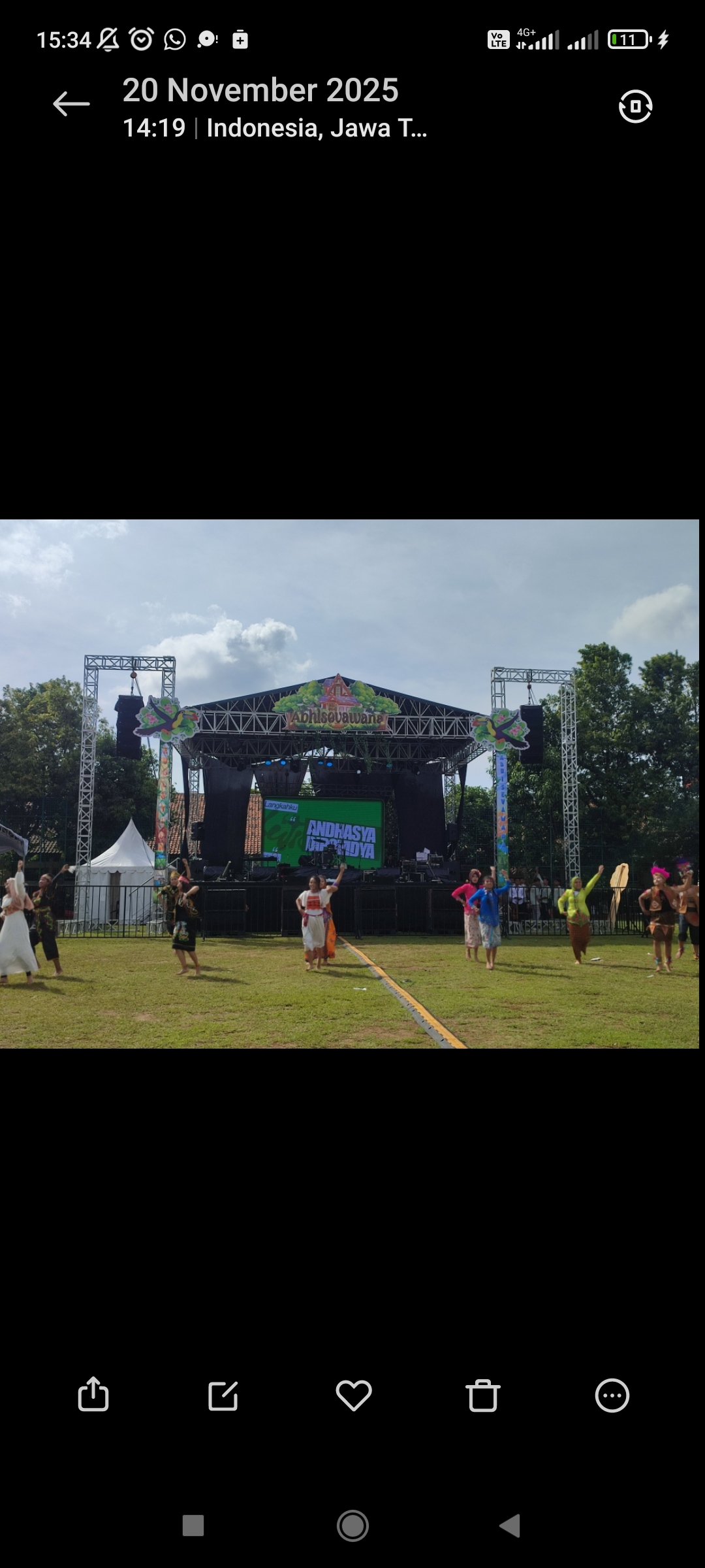 Penampilan drama musikal mahakarya SMAN 11 Semarang dalam event Evolution 2025, Kamis (20/11/2025).