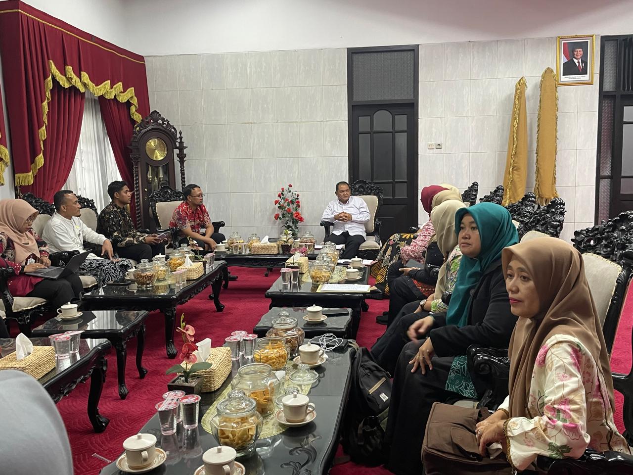 Guru dan Tenaga Pendidikan di Kabupaten Semarang Pemenang Apresiasi GTK tingkat Provinsi lakukan dialog bersama Bupati Semarang Ngesti Nugraha di Rumah Dinas Bupati Semarang.  Maria Novena
