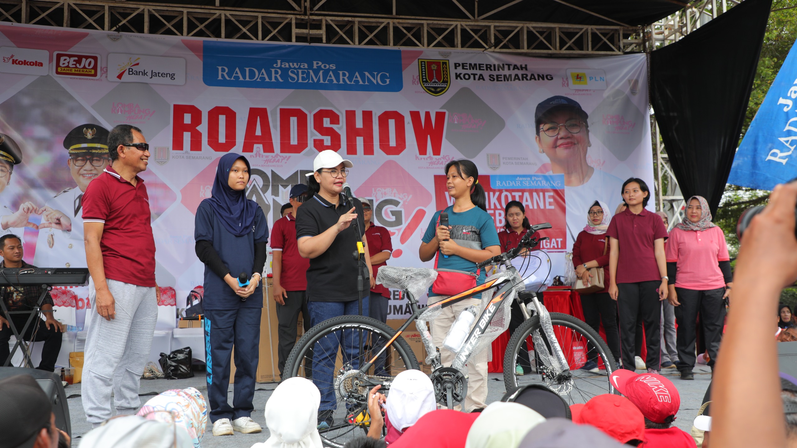 Wali Kota Semarang, Agustina Wilujeng secara resmi menutup gelaran Lomba Kampung Hebat Kota Semarang 2025 yang memasuki tahun ke-7.