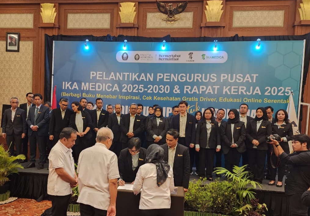 Pelantikan Pengurus Pusat Ikatan Alumni Medica Universitas Diponegoro (Ika Medica Undip) di Hotel Santika Premier, Sabtu (22/11/2025).