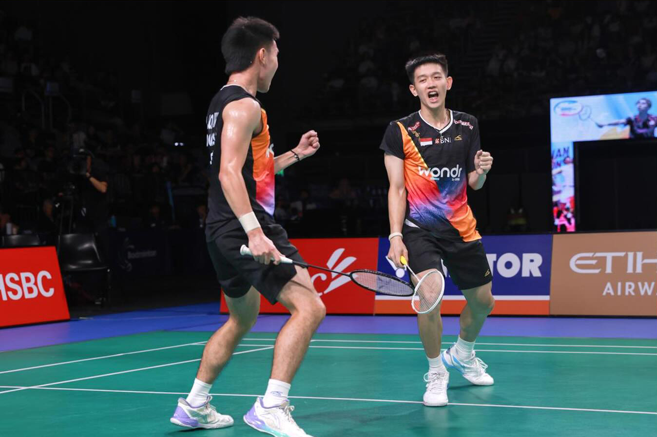 Raymond Indra/Nikolaus Joaquin menjadi juara di Australia Open 2025 usai mengalahkan seniornya, Fajar Alfian/Muhammad Shohibul Fikri 22-20, 10-21, 21-18.