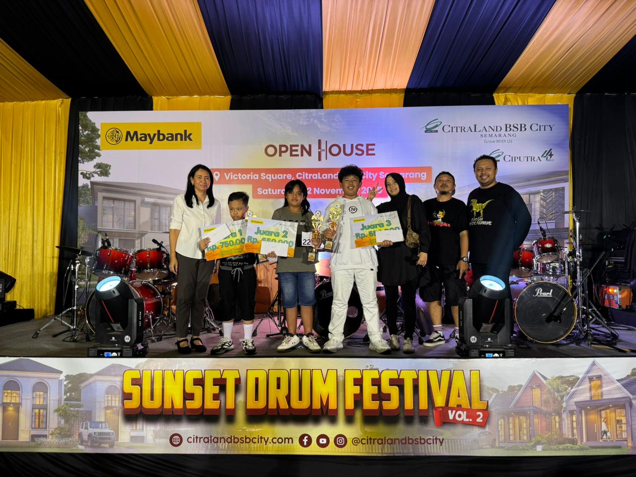 Senja di kawasan Victoria Square, CitraLand BSB City Semarang, Sabtu (22/11) sore.