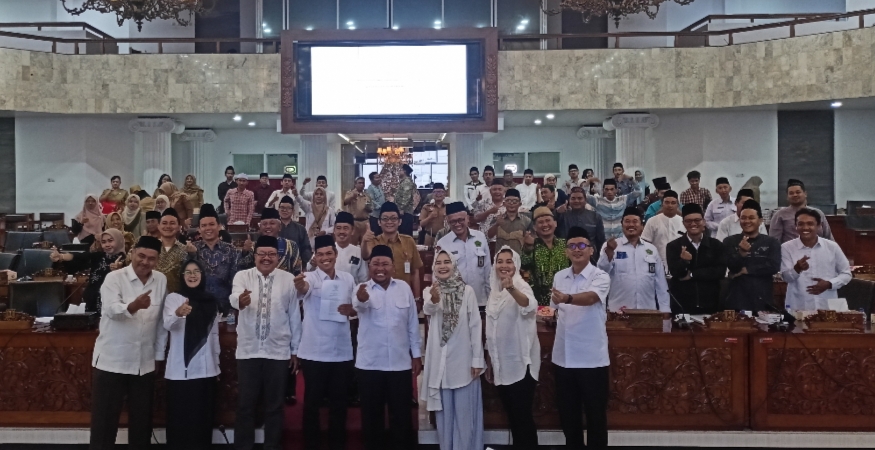 PUBLIC HEARING : DPRD Kota Semarang, menggelar public hearing rencana Perda Fasilitasi Pengembangan Ponpes.