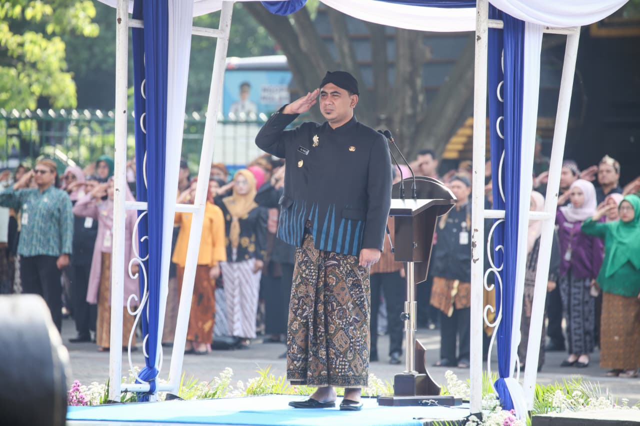 Wakil Gubernur Jawa Tengah, Taj Yasin usai acara Upacara Peringatan Hari Guru Nasional Tingkat Provinsi Jawa Tengah 2025 di Halaman Kompleks Kantor Gubernur Jawa Tengah, Selasa, 25 November 2025.