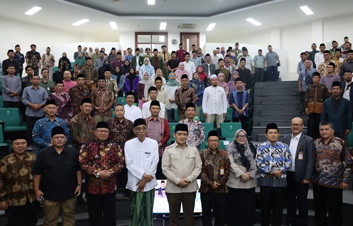 HALAQAH PESANTREN : Wamenag RI Dr. KH. Romo R. Muhammad Syafi&rsquo;i, M.Hum. dalam Halaqoh Pesantren yang dilaksanakan Universitas Islam Negeri (UIN) Walisongo Semarang.
