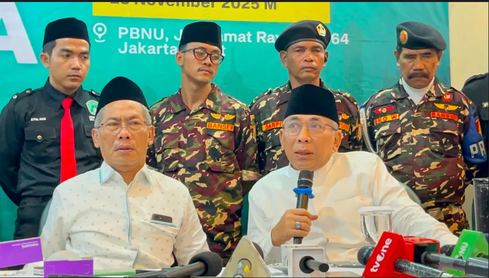 Ketum PBNU KH Yahya Cholil Staquf menggelar silaturahmi bersama para alim ulama di tengah memanasnya isu pemakzulan yang mencuat usai Rapat Harian Syuriyah beberapa hari lalu.(Nurul F/ JawaPos.com).
