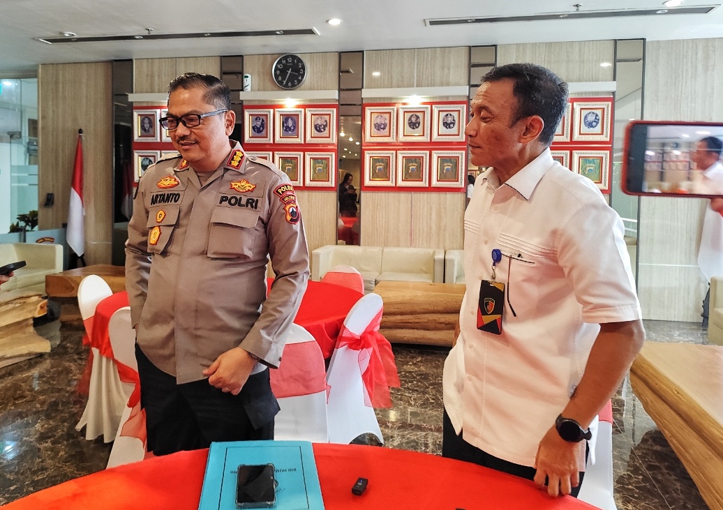 Kabidhumas Polda Jateng Kombes Pol Artanto dan Dirreskrimum Polda Jateng Kombes Pol Dwi Subagio