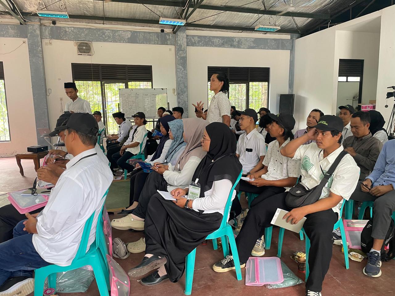 Dinas Pertanian Perikanan dan Pangan Kabupaten Semarang saat lakukan dialog bersama petani milenial NU di Aula BLK Bustanuth Tholibin, Dusun Krajan Desa Tegaron, Kecamatan Banyubiru. Maria Novena