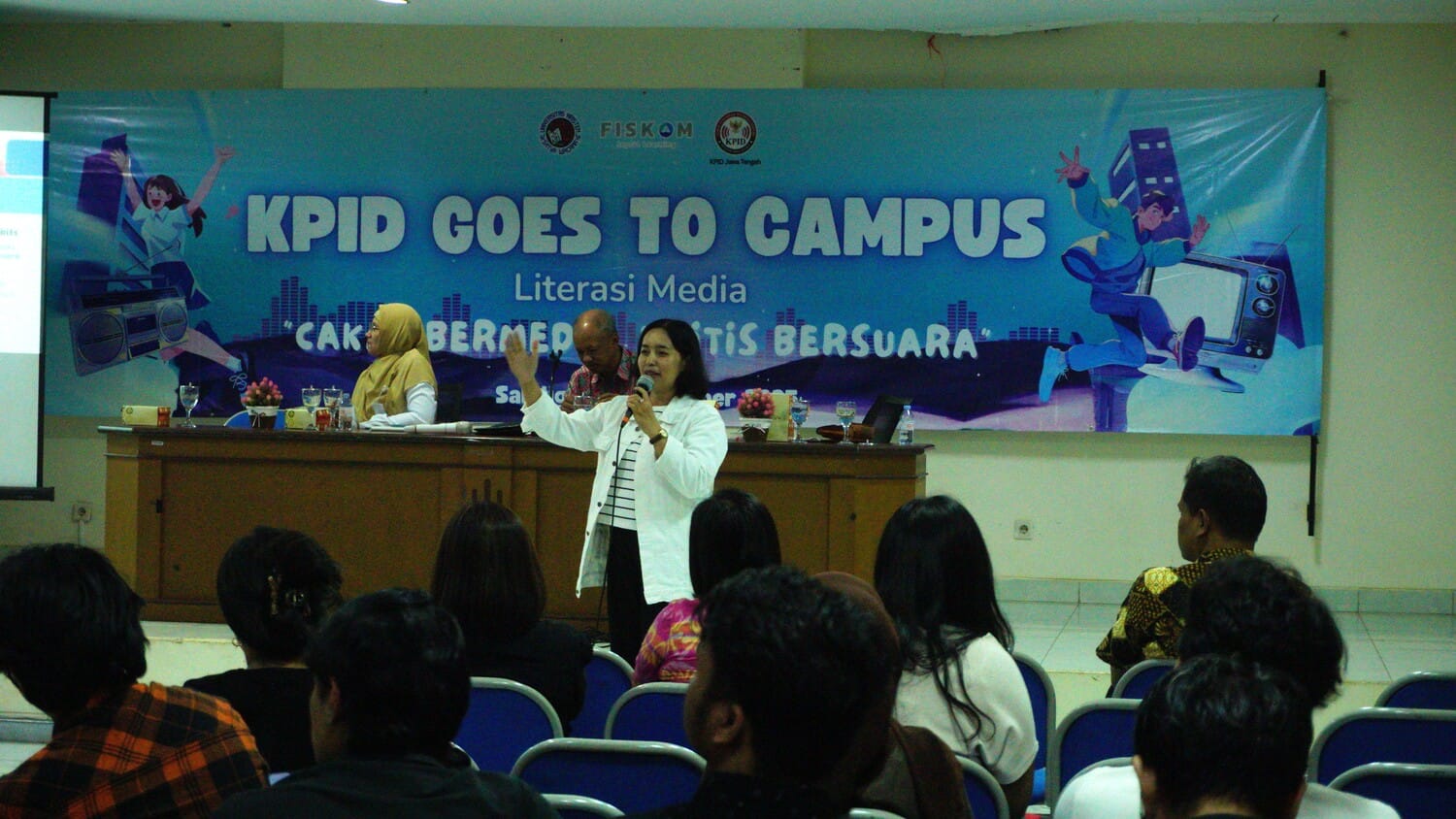 FISKOM UKSW menjadi tuan rumah dalam kegiatan &ldquo;KPI Goes to Campus&rdquo;, yang digelar oleh Komisi Penyiaran Indonesia Daerah (KPID) Provinsi Jawa Tengah, di ruang E126.