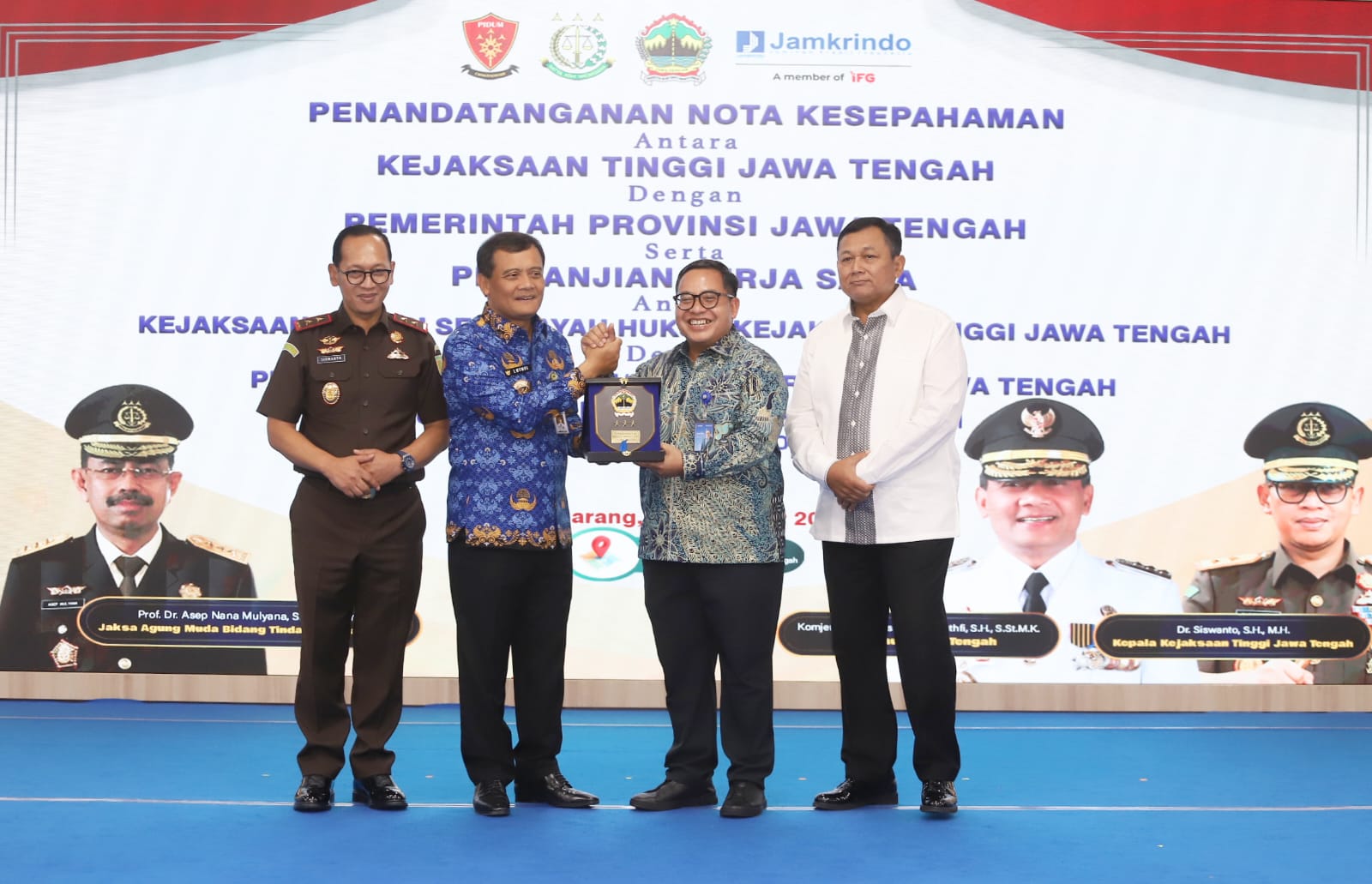 Penandatanganan Kerja Sama antara Kejaksaan Negeri se-Jawa Tengah dengan Pemerintah Kabupaten/Kota se-Jawa tengah pada Senin (1/12/2025).