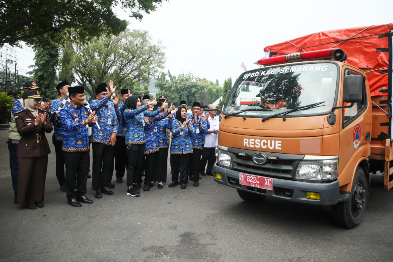 Gubernur Jawa Tengah, Ahmad Luthfi mengirimkan bantuan kemanusiaan senilai Rp1,3 miliar untuk membantu percepatan penanganan bencana di Sumatera.