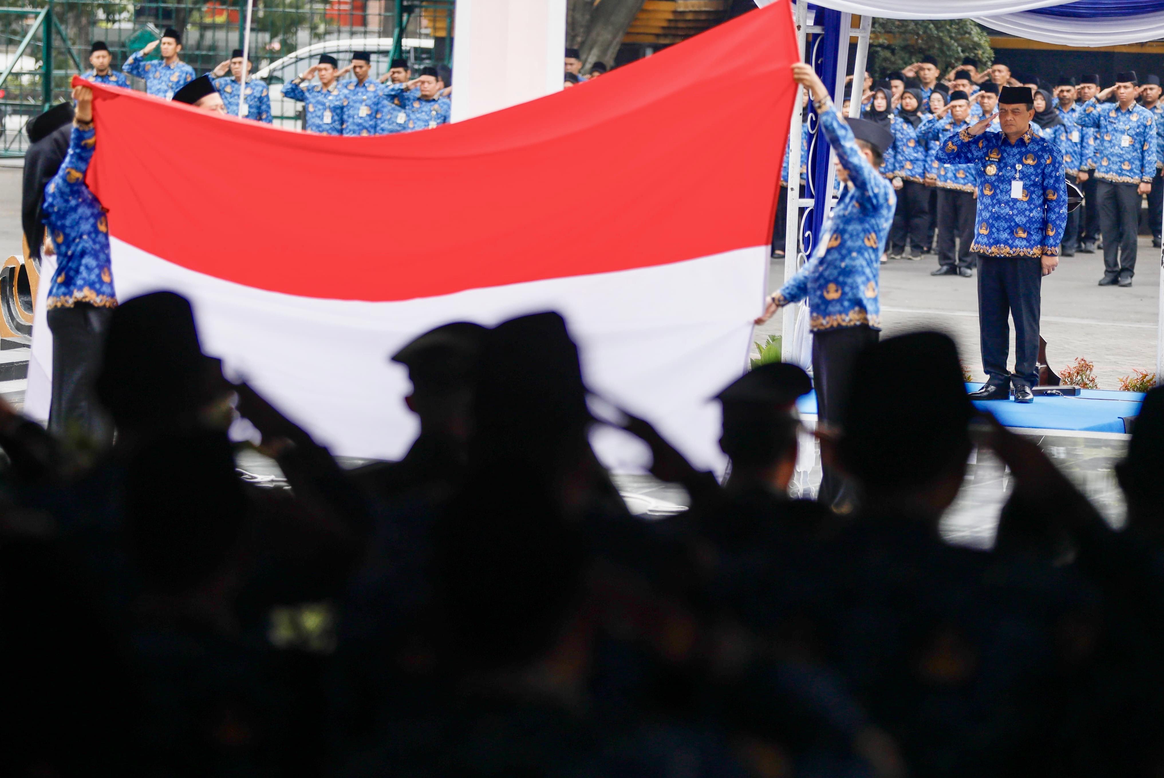 Ahmad Luthfi menjadi Inspektur Upacara Peringatan HUT Ke-54 Korpri tingkat Provinsi Jawa Tengah di Halaman Kantor Gubernur, Senin pagi, 1 Desember 2025.