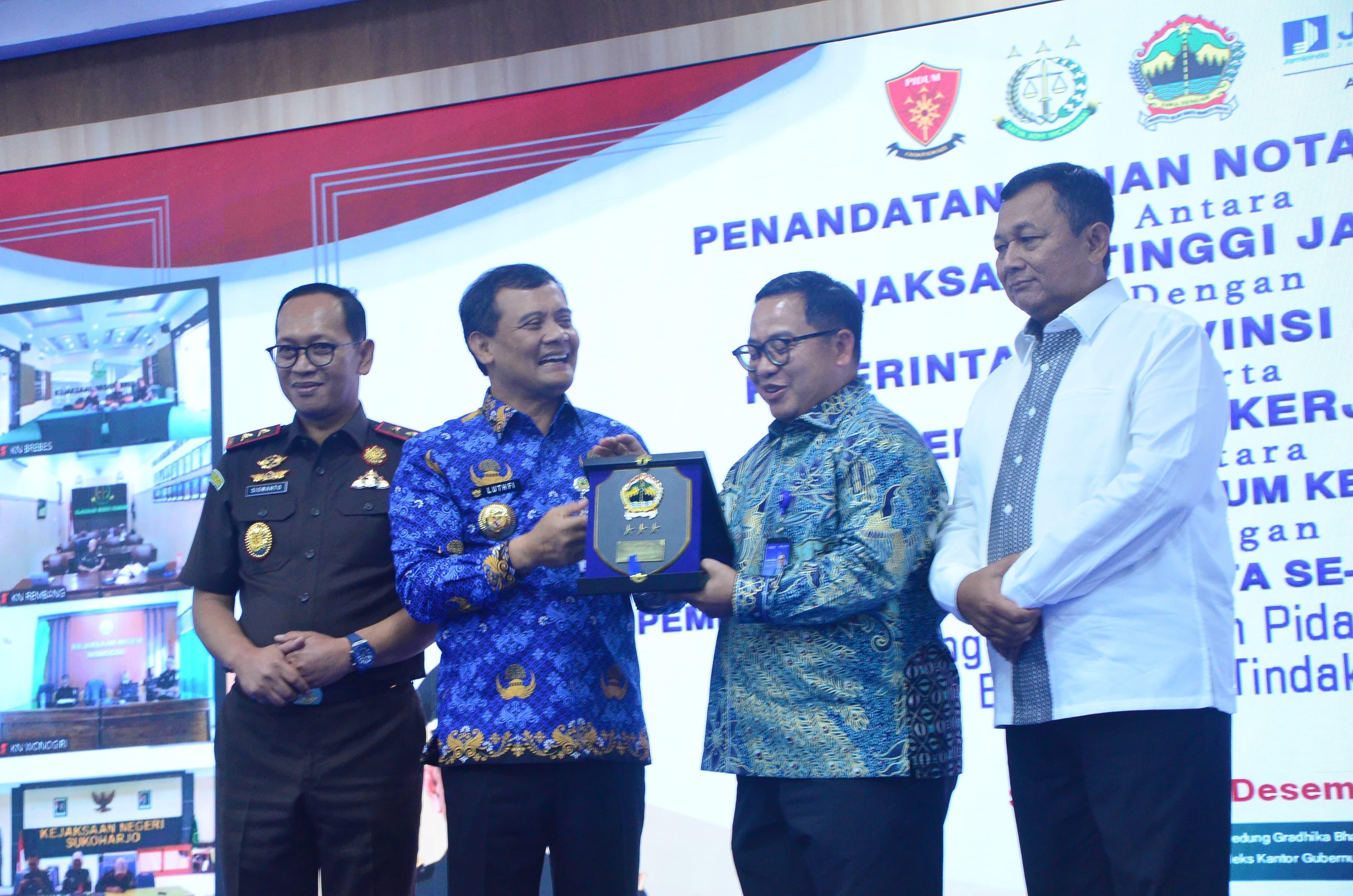 Penandatanganan nota kesepahaman (MoU) pelaksanaan pidana kerja sosial sebagai implementasi UU Nomor 1 Tahun 2023 tentang KUHP