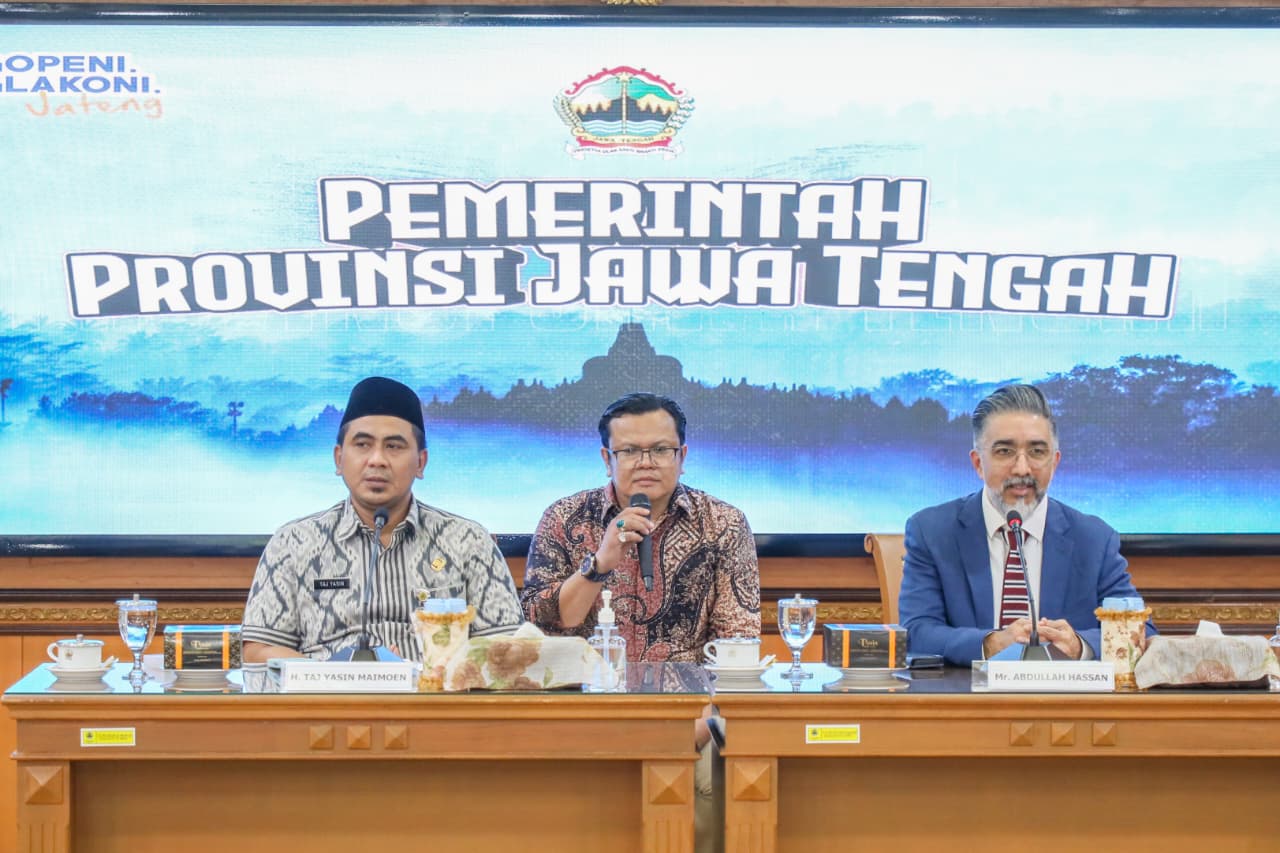 Wakil Gubernur Jawa Tengah, Taj Yasin, menerima Kunjungan dari delegasi Kamar Dagang Islam Tingkat Dunia (Connect Souq), di Kompleks Kantor Gubernur Jateng, Selasa, 2 Desember 2025.