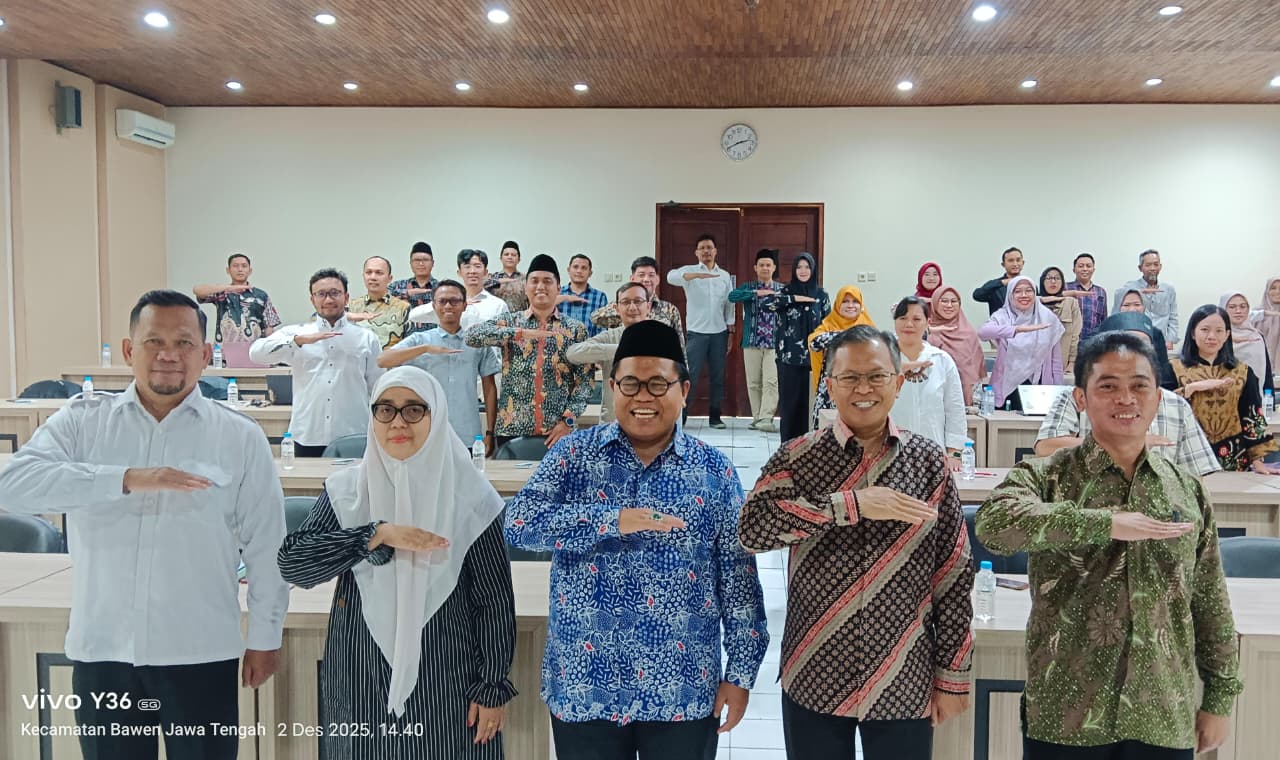 Rektor UIN Salatiga, Prof. Dr. Zakiyuddin Baidhawy, M.Ag., Selasa (2/12)  dalam pembukaan Orientasi Pelopor Penguatan Moderasi Beragama bagi Dosen dan Tenaga Kependidikan di Kamp