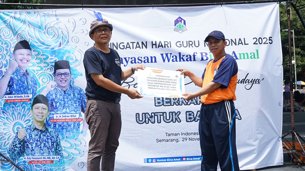 Yayasan Wakaf Bina Amal menggelar Gebyar Peringatan Hari Guru di Taman Indonesia Kaya, Sabtu (29/11/2025) lalu.