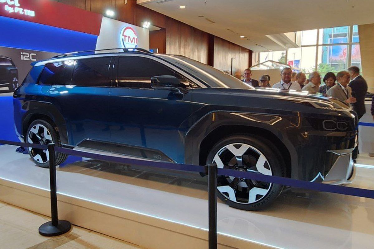 Penampakan mobil merk i2C saat ajang GIIAS 2025., diduga mobil inilah calon mobil nasional (mobnas)