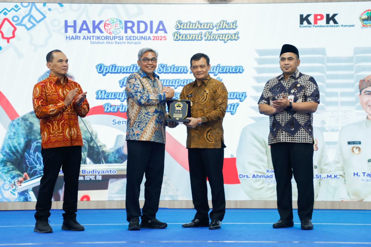 Gubernur Jawa Tengah, Ahmad Luthfi saat acara peringatan Hari Anti Korupsi Sedunia (Hakordia) 2025 di Gedung Gradika Bhakti Praja, Kota Semarang, pada Kamis, 4 Desember 2025.