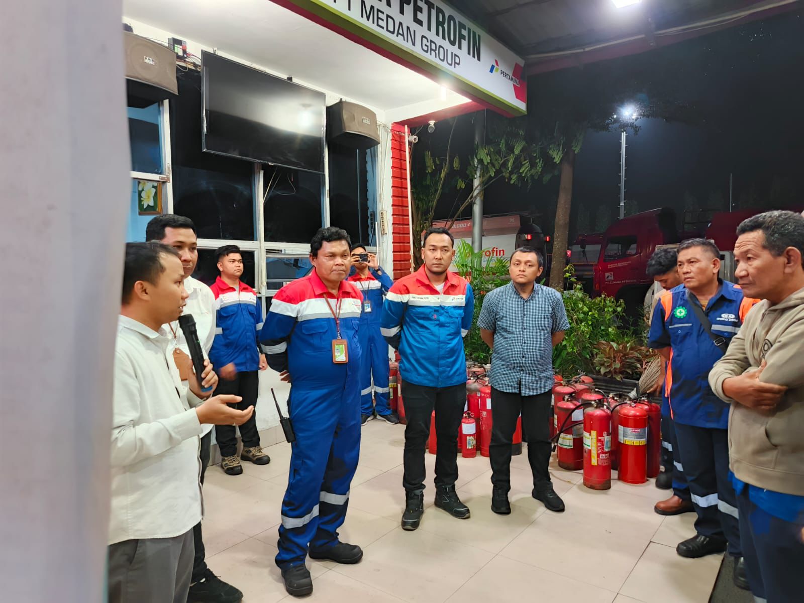 Pertamina Patra Niaga Regional Jawa Bagian Tengah (RJBT) memberangkatkan 29 Awak Mobil Tangki (AMT) dan 1 orang Supervisor AMT sebagai bentuk dukungan operasional lintas wilayah.
