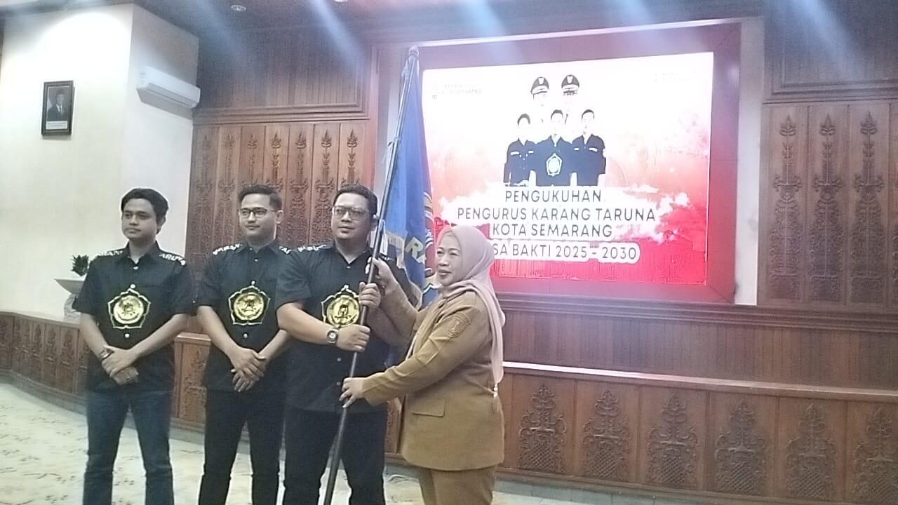 pengukuhan pengurus Karang Taruna Kota Semarang periode 2025&ndash;2030, Senin (8/12) di Balai Kota Semarang.