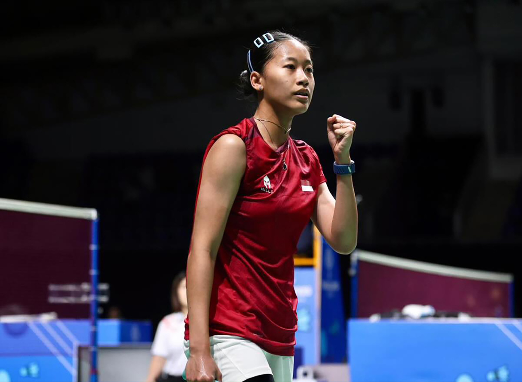 Putri Kusuma Wardani menyumbang poin pertama untuk tim Indonesia dengan mengalahkan Karupathevan Letshanaa 21-9, 21-10.