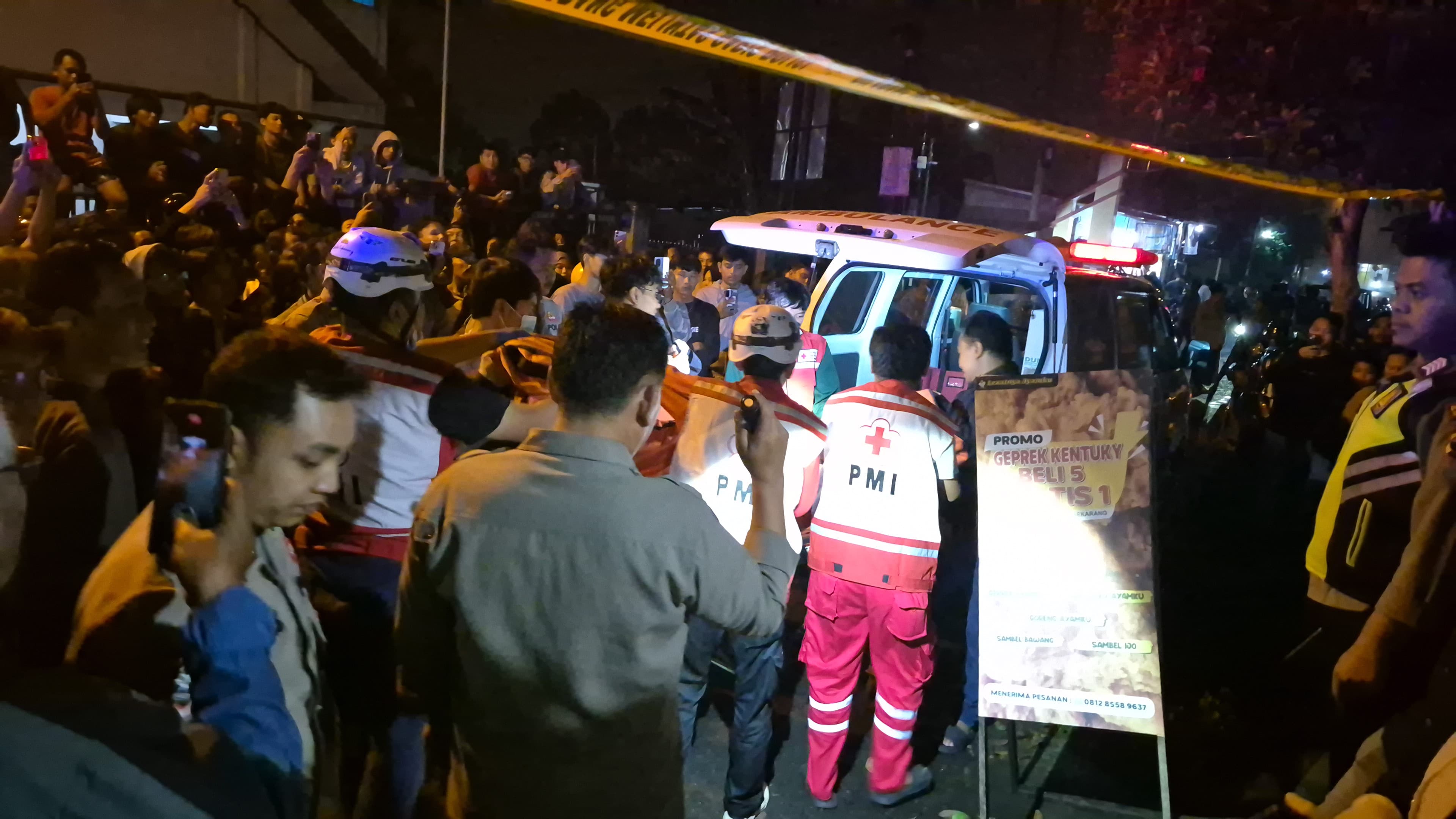 Polres Salatiga melakukan penanganan laporan warga terkait ditemukannya seorang laki-laki dalam kondisi gantung diri di sebuah rumah kios di Jl. Bima, Dukuh, Sidomukti Kota Salatiga Selasa malam.