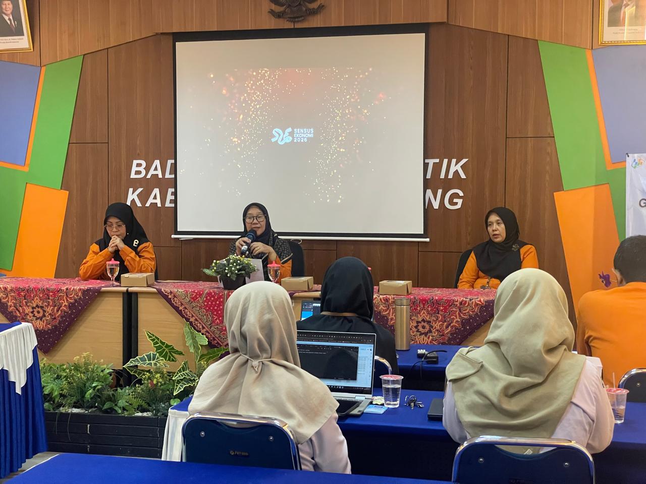 Kepala BPS Kabupaten Semarang Dewi Trirahayuni saat lakukan dialog bersama organisasi perangkat daerah di Kantor BPS Kabupaten Semarang.&nbsp;Maria Novena/Jawa Pos Radar Semarang