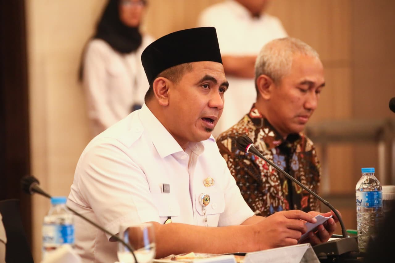 Wakil Gubernur Jawa Taj Yasin Maemoen saat menerima kunjungan kerja Reses Komisi VI DPR RI di Hotel Tentrem Semarang