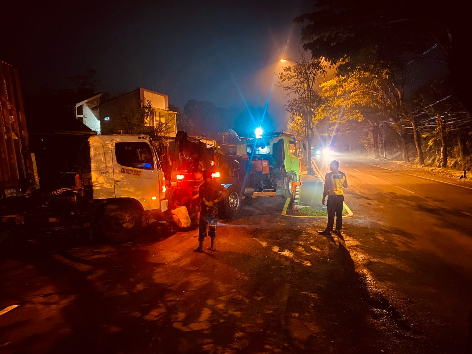 Satlantas Polres Salatiga menangani kecelakaan lalu lintas yang terjadi di Jalan Lingkar Selatan (JLS).
