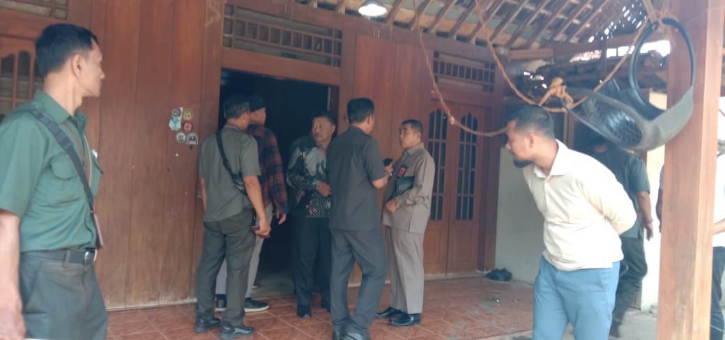 Dua Rumah di Brangsong Dieksekusi PN Kendal, 61 Aparat Kawal Pengosongan Tanah Hasil Lelang