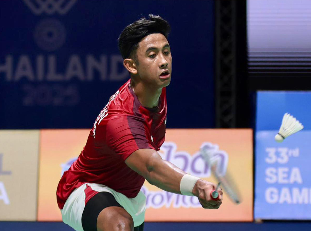 Alwi Farhan meraih emas SEA Games 2025 Thailand dari sektor tunggal putra usai mengalahkan Muhammad Zaki Ubaidillah 13-21, 21-8, 21-12.