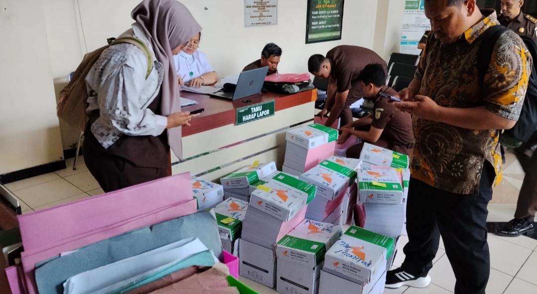Berkas perkara dugaan korupsi PT Sritex dilimpahkan ke Pengadilan Tipikor Semarang, Senin (15/12/2025).