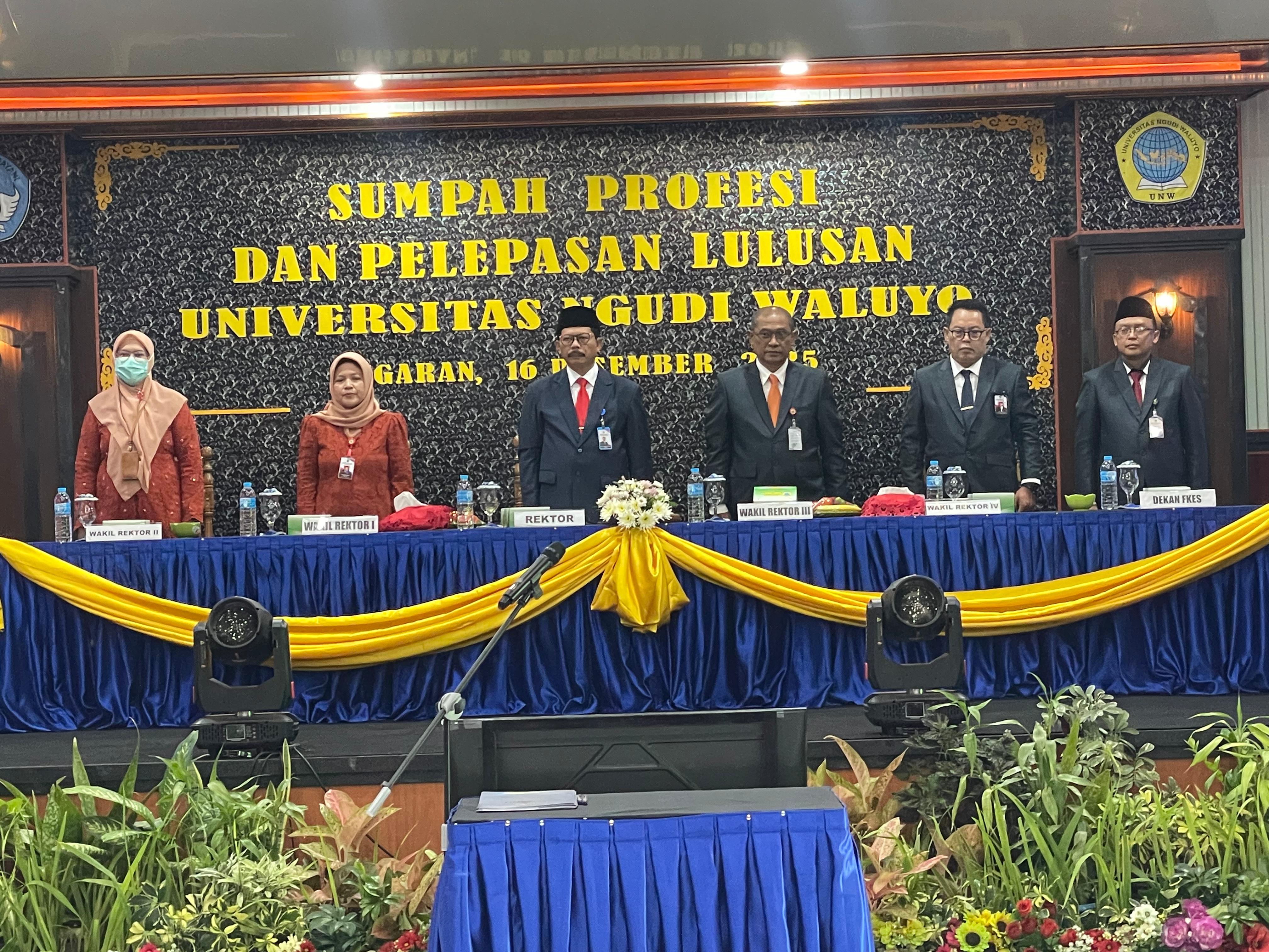 Universitas Ngudi Waluyo gelar sumpah profesi di Aula Kampus Universitas Ngudi Waluyo Ungaran. Maria Novena/Jawa Pos Radar Semarang