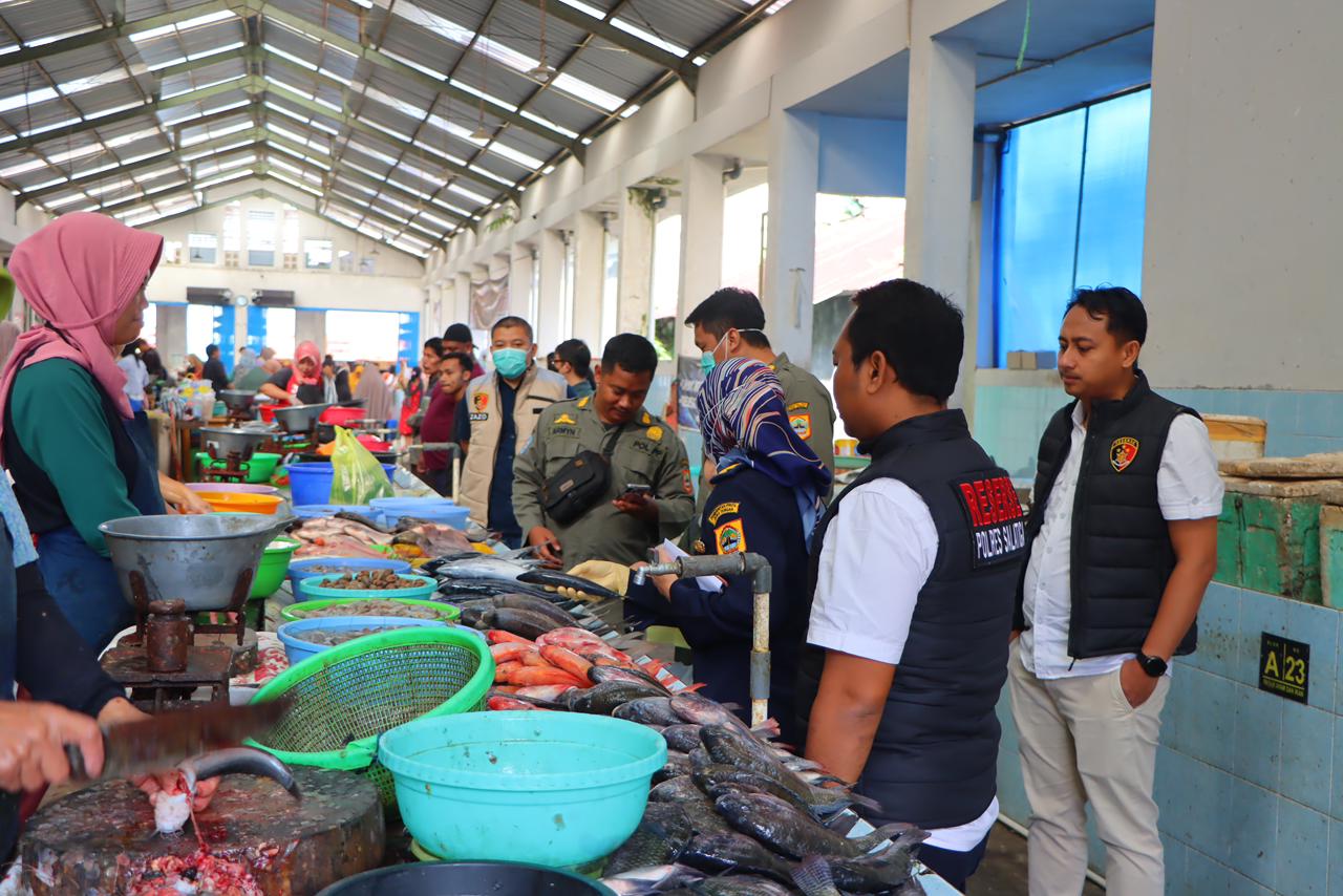 Tim Jejaring Keamanan Pangan Provinsi Jawa Tengah melaksanakan pengecekan keamanan pangan di pasar tradisional dan pasar modern di wilayah Kota Salatiga, Selasa (16/11/2025).