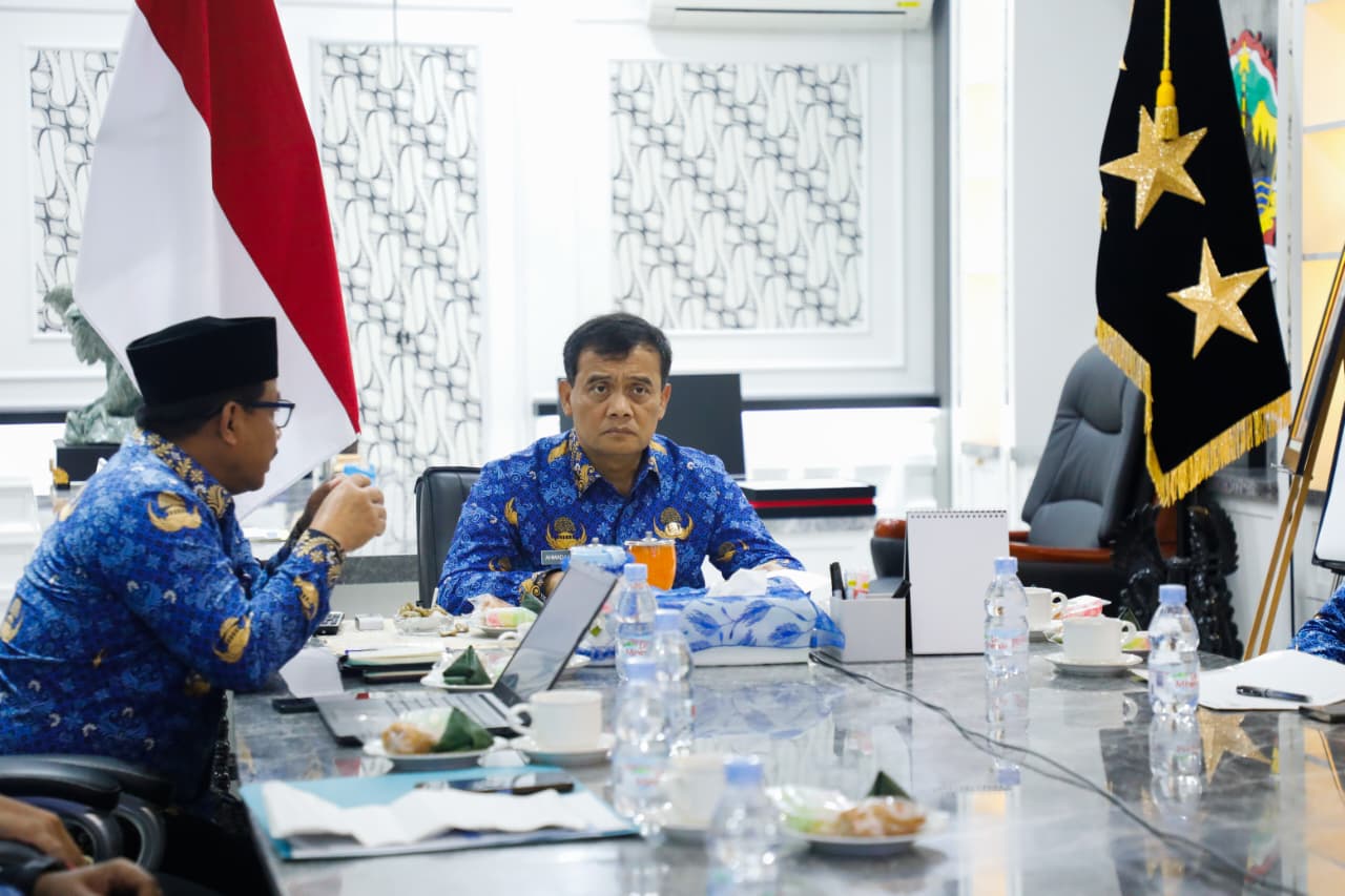 Gubernur Ahmad Luthfi mengikuti sosialisasi kebijakan upah minimum tahun 2026 bersama Menteri Dalam Negeri (Mendagri) Tito Karnavian dan Menteri Ketenagakerjaan (Menaker) Yassierli melalui daring.