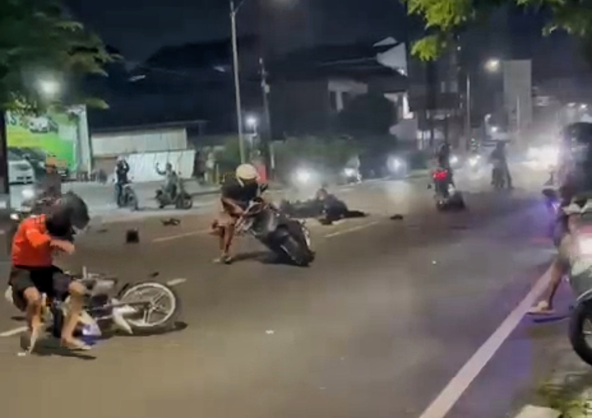 Kondisi kecelakaan melibatkan enam pemotor di jalan kompol Maksum Semarang