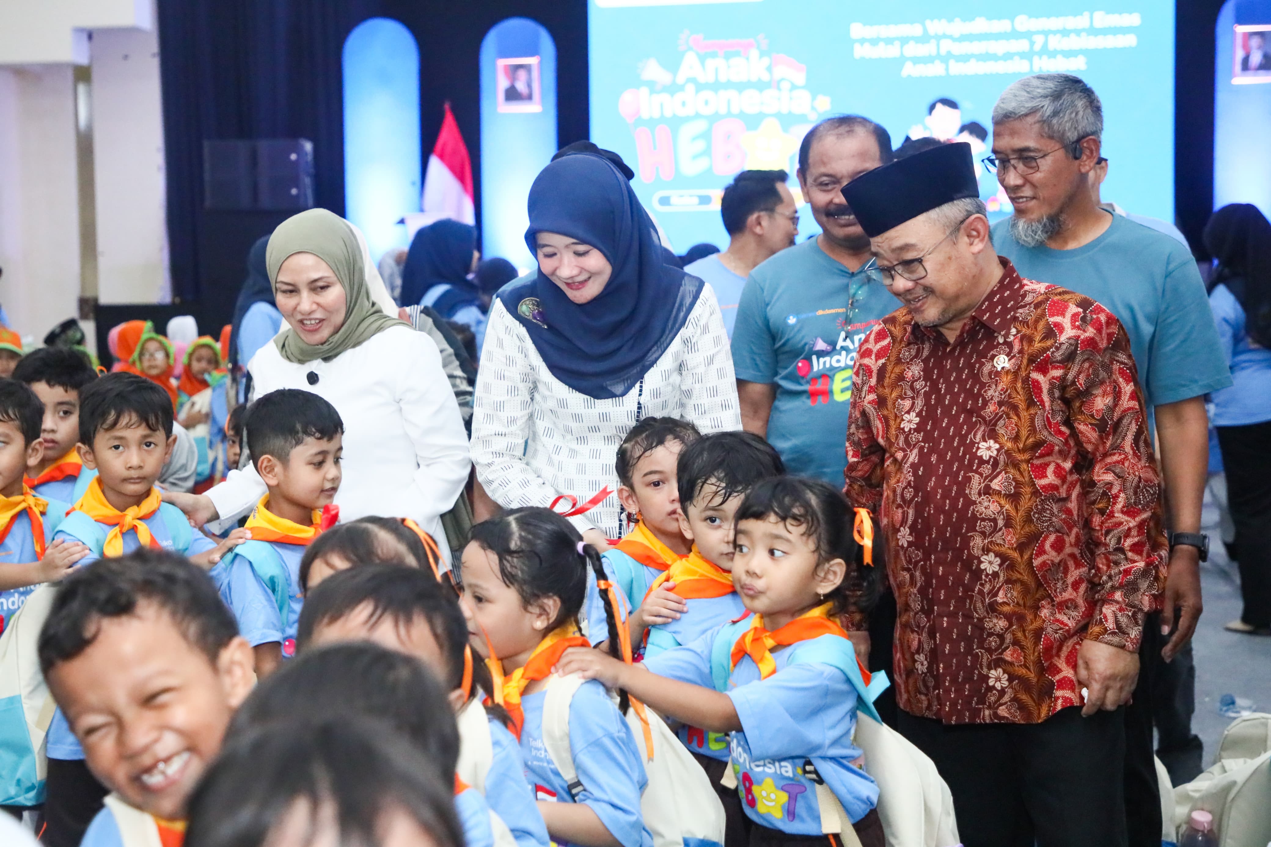 Nawal Arafah Yasin, mendampingi Menteri Pendidikan Dasar dan Menengah (Mendikdasmen) Abdul Mu&rsquo;ti, dalam kunjungan kerja di Kabupaten Kudus