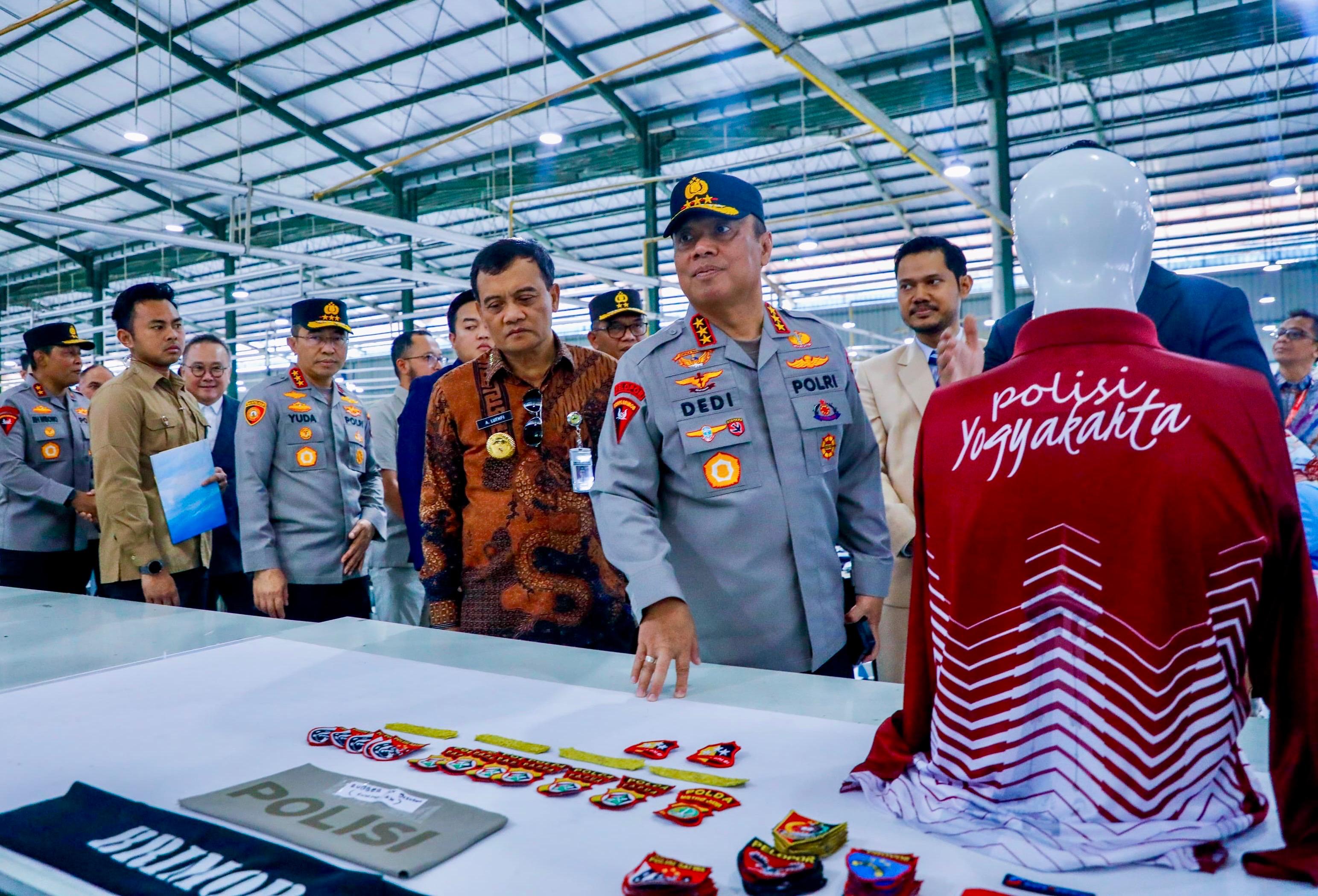 Peresmian revitalisasi pabrik Wong Hang dihadiri Gubernur Jawa Tengah, Ahmad Luthfi, dan Wakil Kepala Kepolisian Republik Indonesia, Komisaris Jenderal Polisi Dedi Prasetyo.