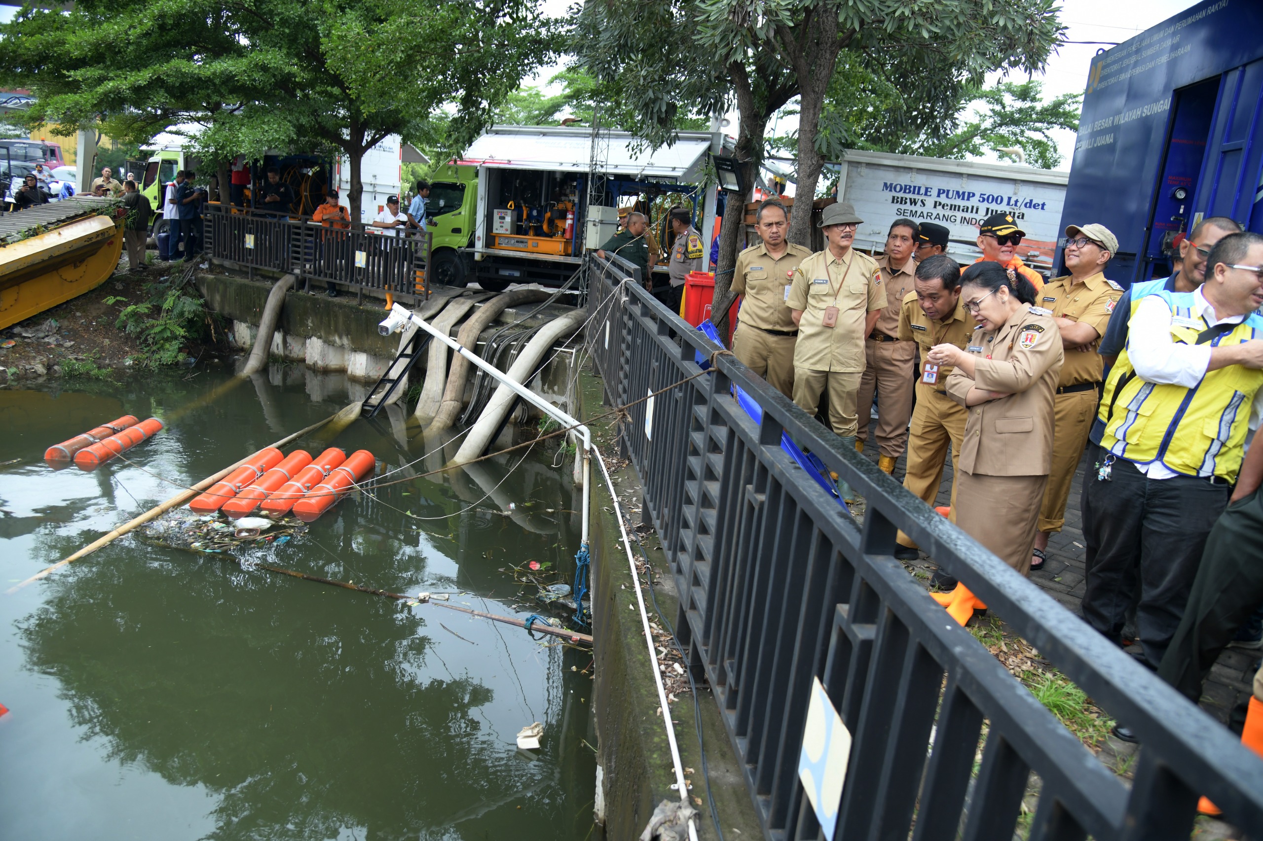 Wali Kota Semarang, Agustina Wilujeng Pramestuti meninjau Rumah Pompa Kolonel Sugiono, Tawangmas, Plamongan Hijau, serta penambahan pompa baru di Jalan Petudungan.